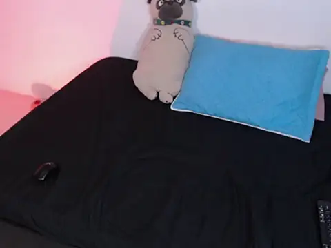 Baby-DommePet's cam snapshot