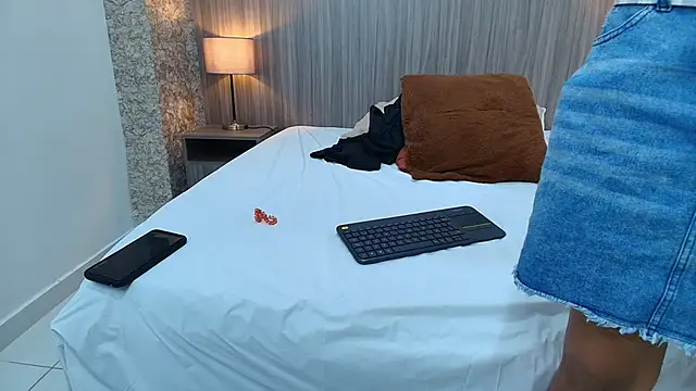 zoe_bermudez's cam snapshot