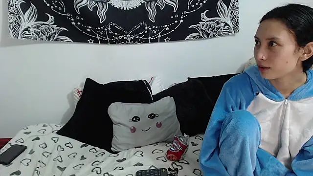 emily_n_abby's cam snapshot