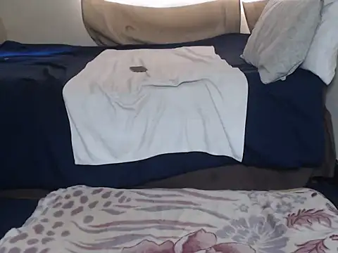 AdelaideT live sex cam