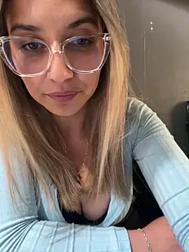 Isabella_Varella's cam snapshot