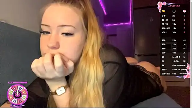 PandaFluff live sex cam