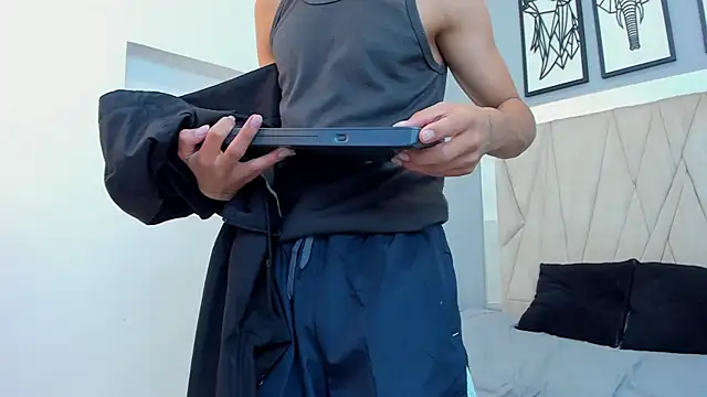 adams_bobby live sex cam