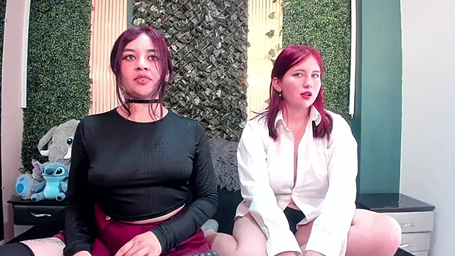 Lucy_and_Karoline's cam snapshot