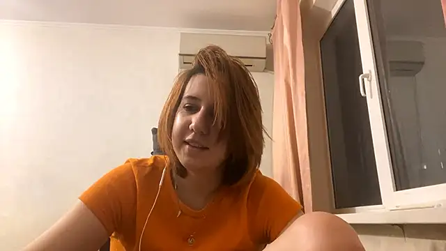 Julie_mayers_'s cam snapshot