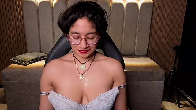 Lili_Gomez_'s cam snapshot