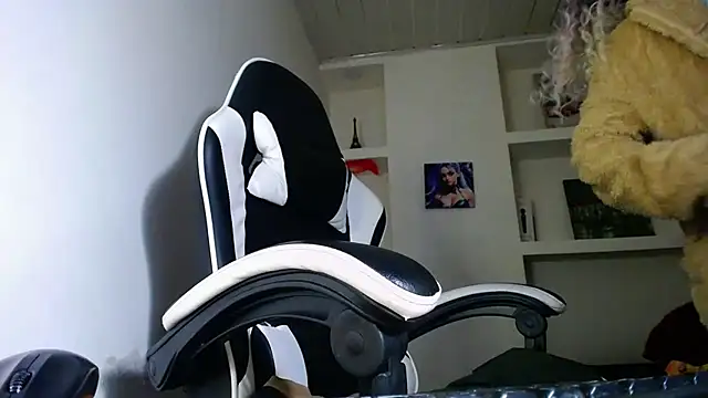 Charis_21's cam snapshot