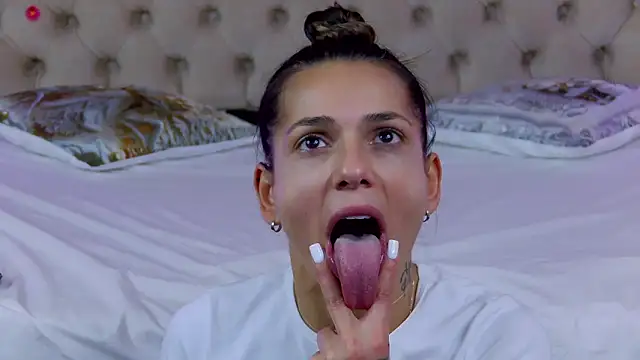 PlayfulShow's cam snapshot