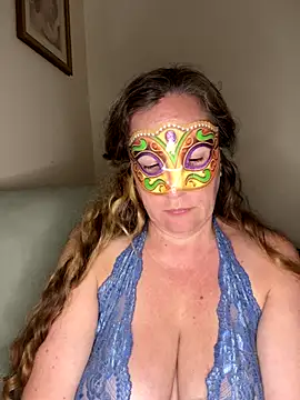 largeboobies30's cam snapshot