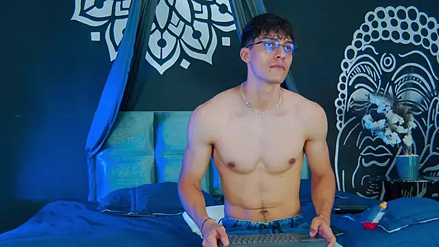 AlessioVitale live sex cam