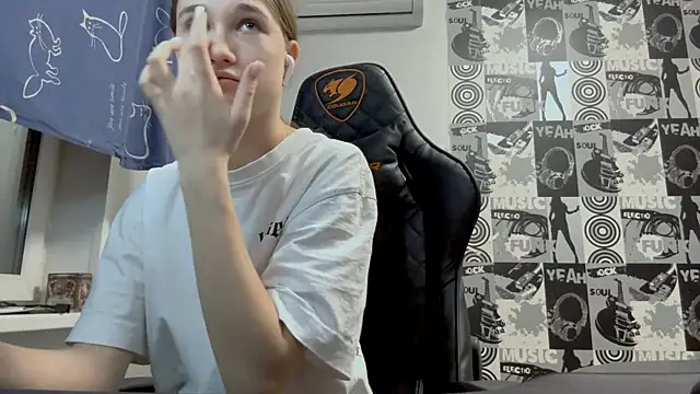 helgicuteness's cam snapshot