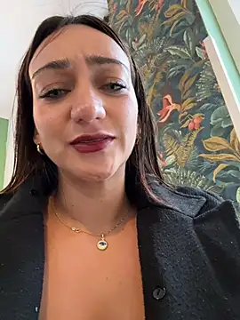 Ninabigtitied's cam snapshot