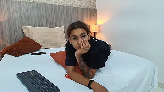 zoe_bermudez's cam snapshot