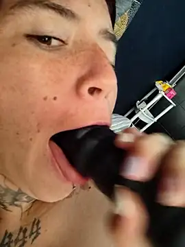 mara_adiction's cam snapshot