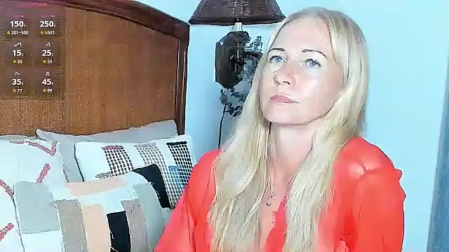 Christine_35's cam snapshot