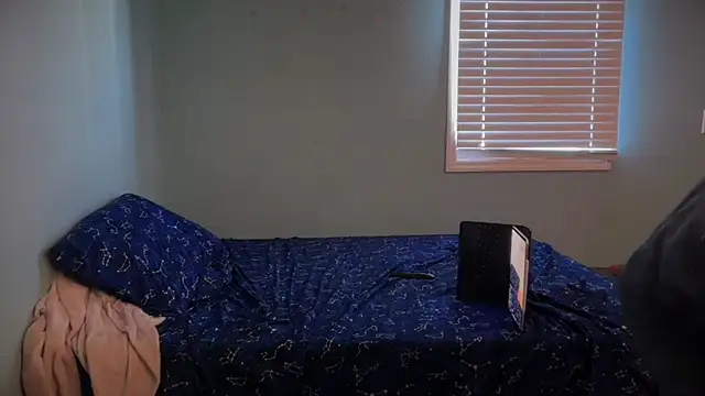 greekmythics's cam snapshot