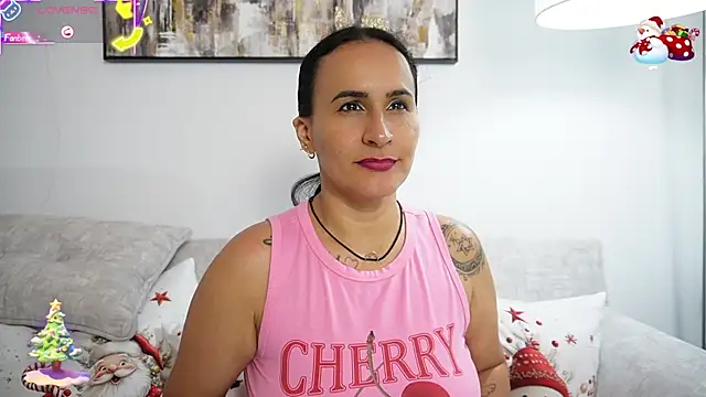 Sara_Charmy's cam snapshot