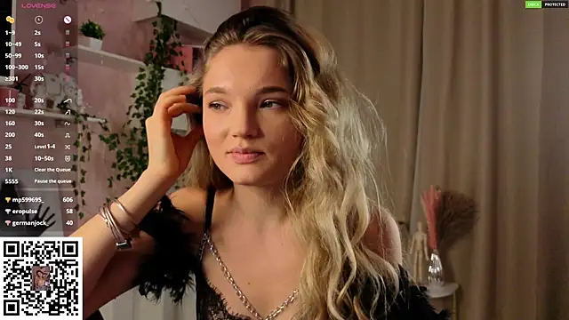 JulieLupo live sex cam