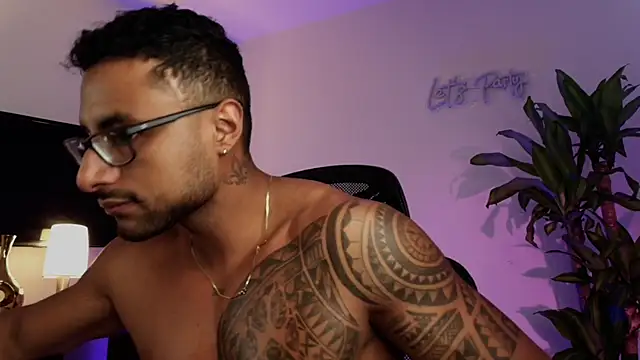 LiamGarcia1 live sex cam