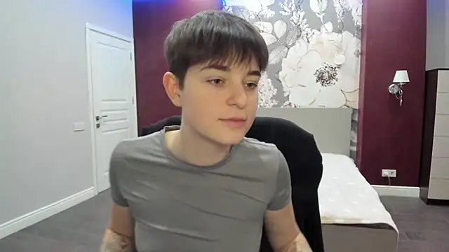 EmiliaYours live sex cam