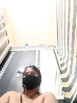 Desi_Biwi's cam snapshot