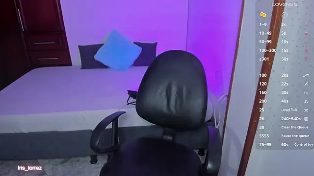 iris_torrez_'s cam snapshot