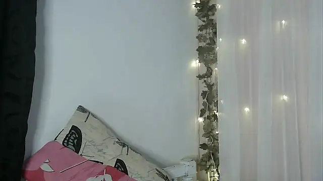 lunahototinparis18's cam snapshot