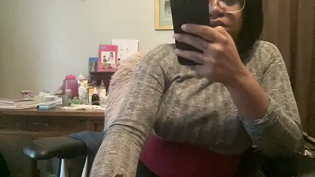 MommyConfident's cam snapshot