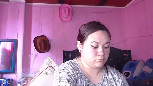 NikkiRous_'s cam snapshot