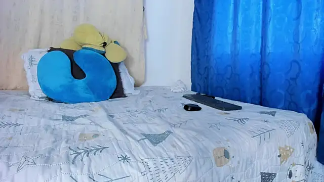 BlowMommy_'s cam snapshot