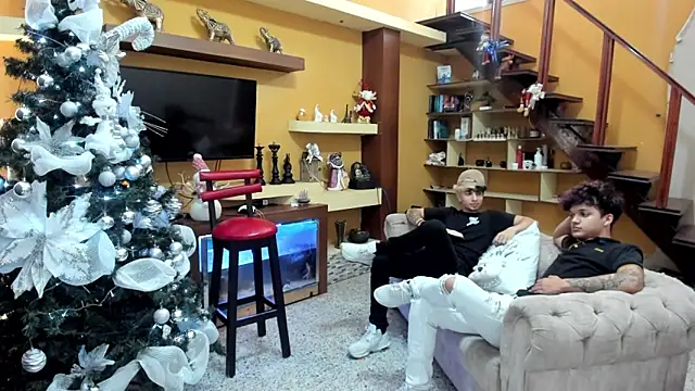 secret-roomies's cam snapshot