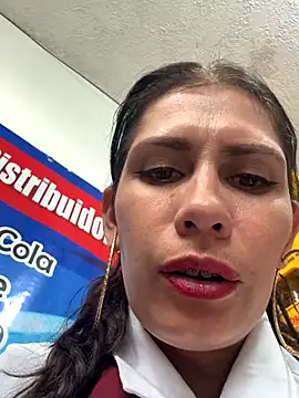 Alysson-- live sex cam