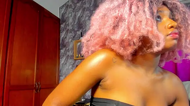 EMMAPARISS's cam snapshot