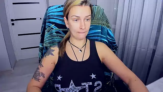 AlexiaDarren's cam snapshot