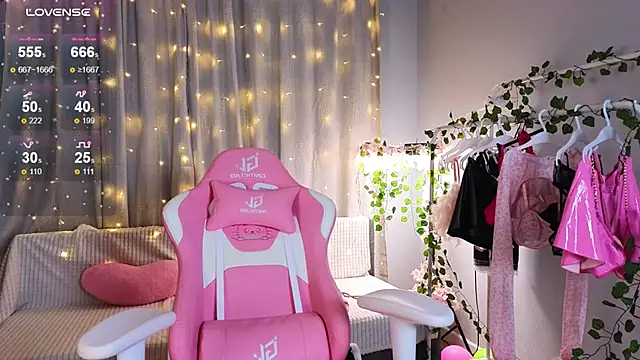 KiraBriis's cam snapshot