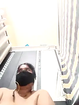 Desi_Biwi's cam snapshot