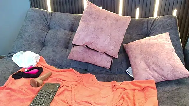 brunette_candyy_'s cam snapshot