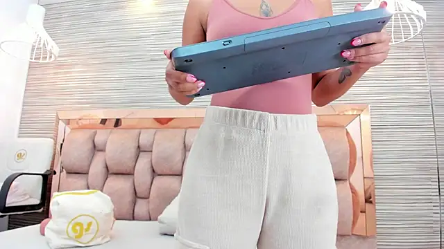 kathia_dumons's cam snapshot