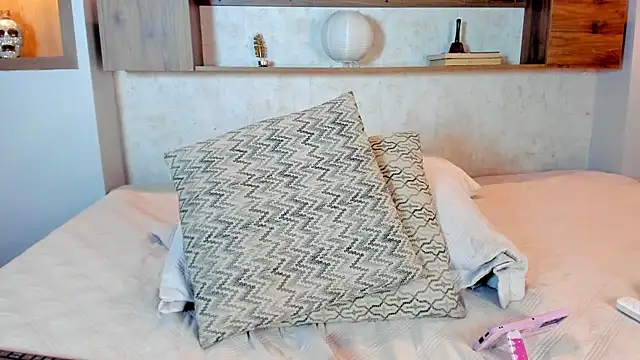 Emilly_Beaumont's cam snapshot