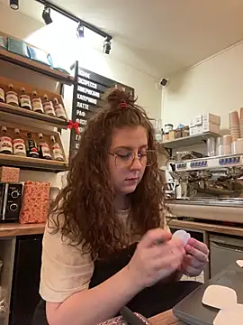 cinnabon_'s cam snapshot