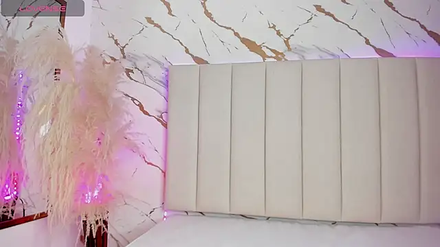 _Emma_whiitee_'s cam snapshot