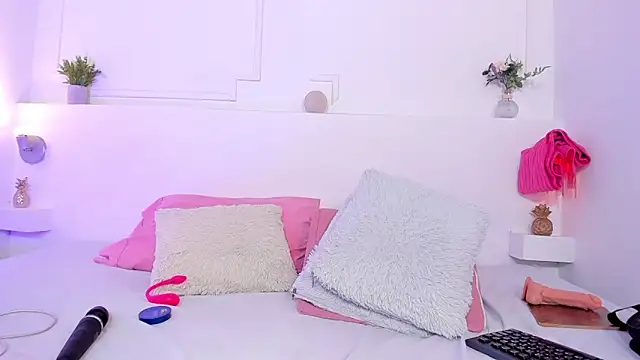 TianaGlow44 live sex cam