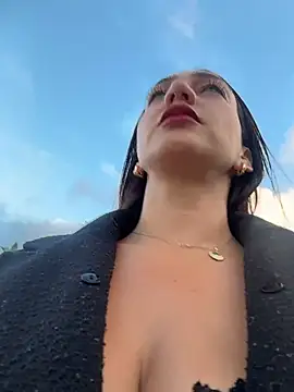 Ninabigtitied's cam snapshot