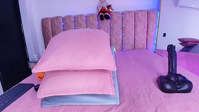 Auroraa_miller's cam snapshot