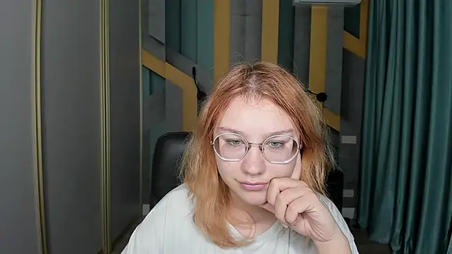 AngelinaLow's cam snapshot