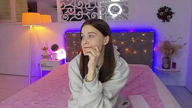 LuisaClover's cam snapshot