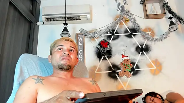 StephaniaAndRandy's cam snapshot