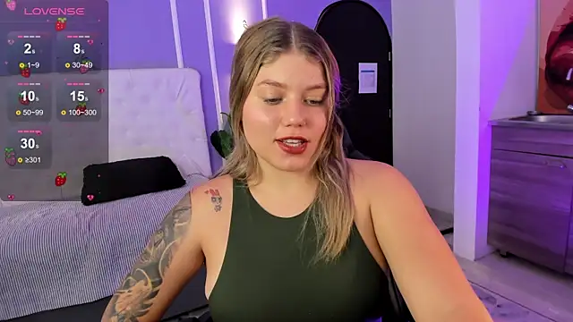 alaia_greyy's cam snapshot