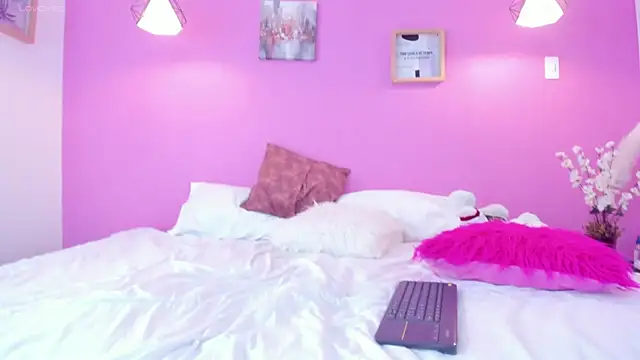 MiaBlair_'s cam snapshot