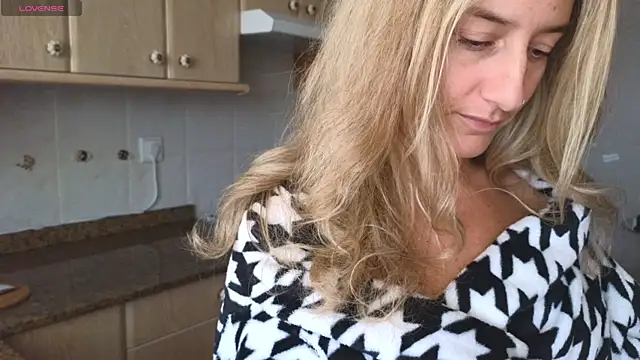 Lunamix's cam snapshot